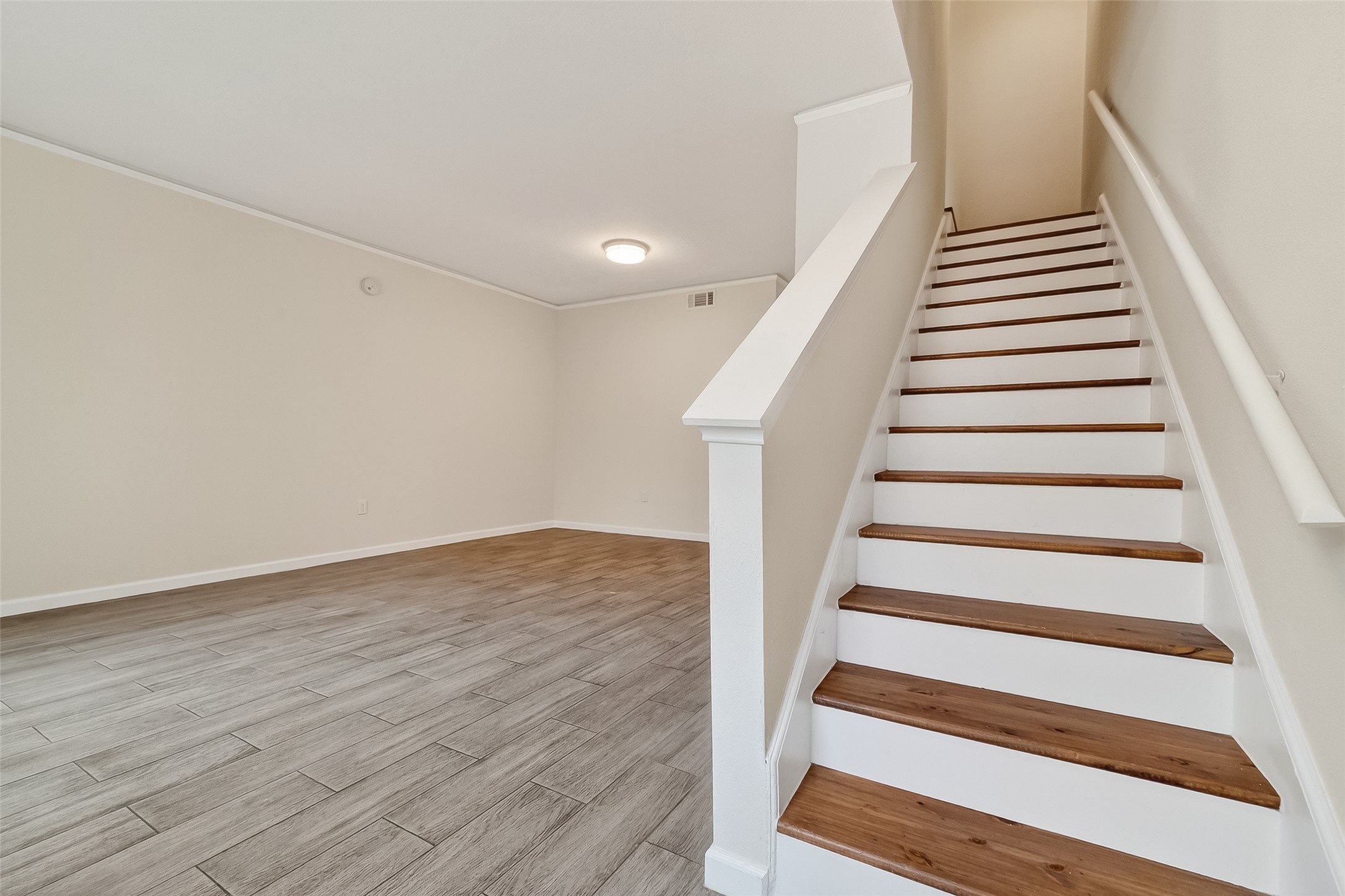 811 Threadneedle Street, Unit 258 Houston, TX 77079 - Photo 20 of 39 a view of entryway