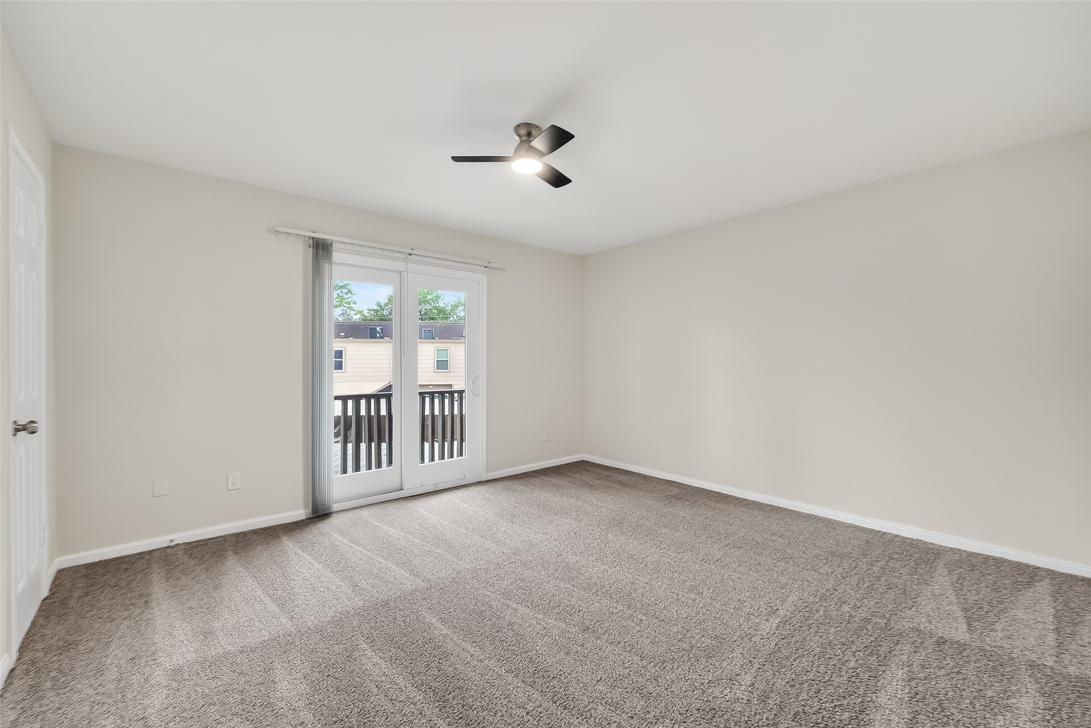 811 Threadneedle Street, Unit 258 Houston, TX 77079 - Photo 25 of 39 a view of an empty room with a window