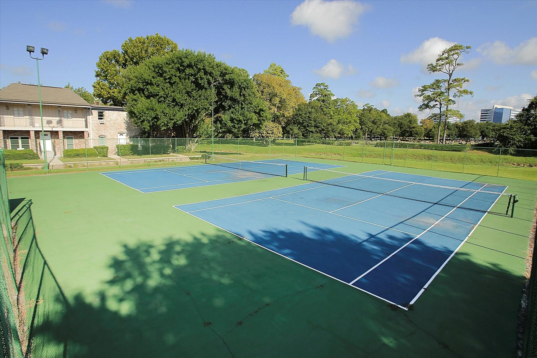811 Threadneedle Street, Unit 258 Houston, TX 77079 - Photo 37 of 39 a view of a tennis court