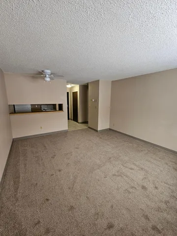 $698 | 1757 4th Avenue, Unit 9, Windom, MN 56101