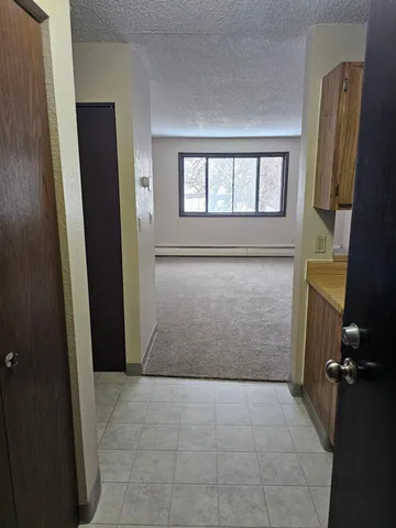 $698 | 1757 4th Avenue, Unit 9, Windom, MN 56101