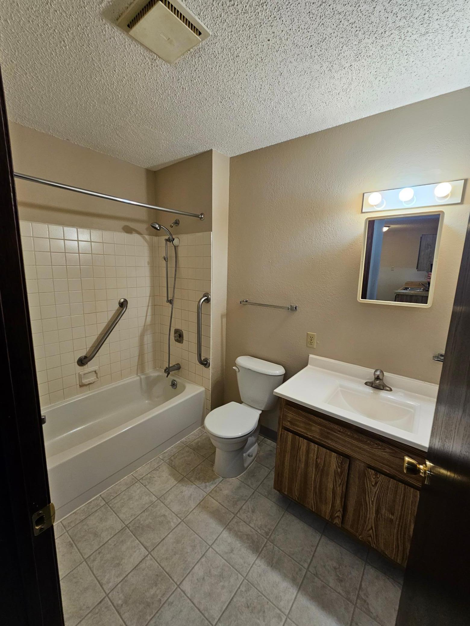 1757 4th Avenue, Unit 9 Windom, MN 56101 - Photo 5 of 6