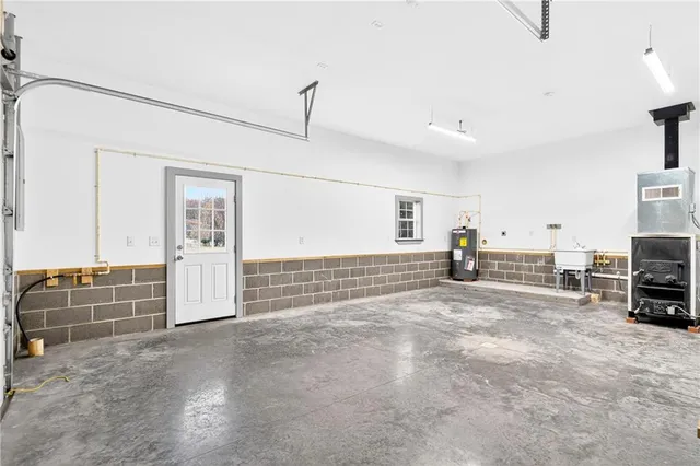 a view of livingroom with furniture