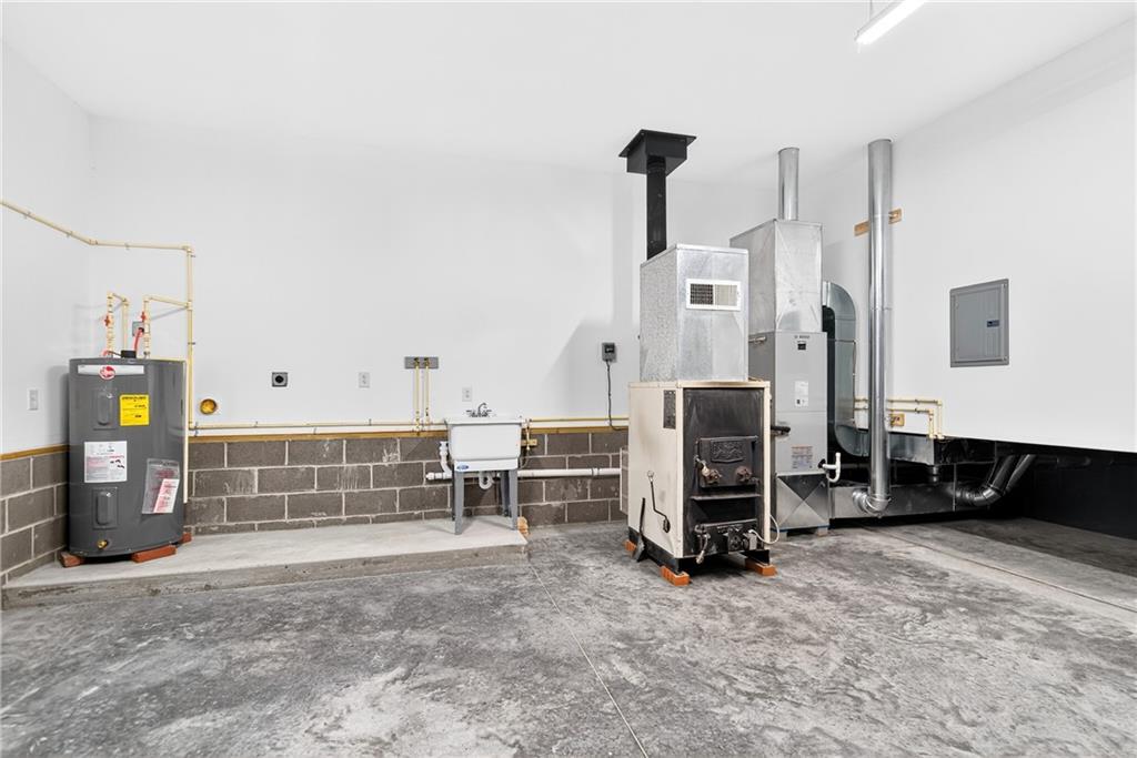 524 Sawmill Road Dawson, PA 15428 - Photo 40 of 50 a living room with furniture