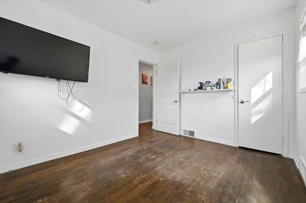 $160,000 | 24883 Brittany Avenue, Eastpointe, MI 48021