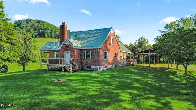 $379,000 | 10114 Hayters Gap Road, Abingdon, VA 24210