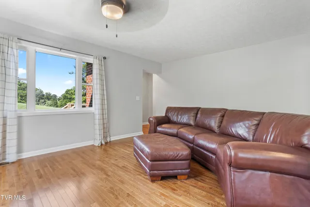 $379,000 | 10114 Hayters Gap Road, Abingdon, VA 24210