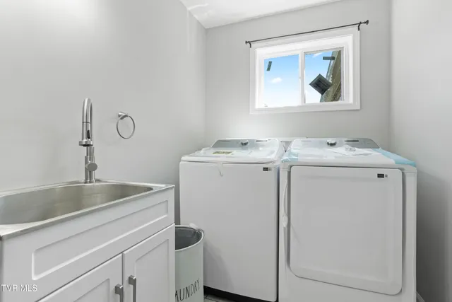 $379,000 | 10114 Hayters Gap Road, Abingdon, VA 24210