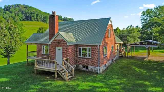 $379,000 | 10114 Hayters Gap Road, Abingdon, VA 24210
