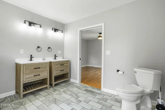 $379,000 | 10114 Hayters Gap Road, Abingdon, VA 24210