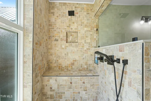 $379,000 | 10114 Hayters Gap Road, Abingdon, VA 24210