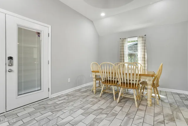 $379,000 | 10114 Hayters Gap Road, Abingdon, VA 24210