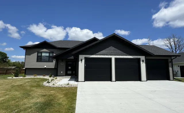 $375,000 | 515 Lincoln Street Southeast, Warroad, MN 56763