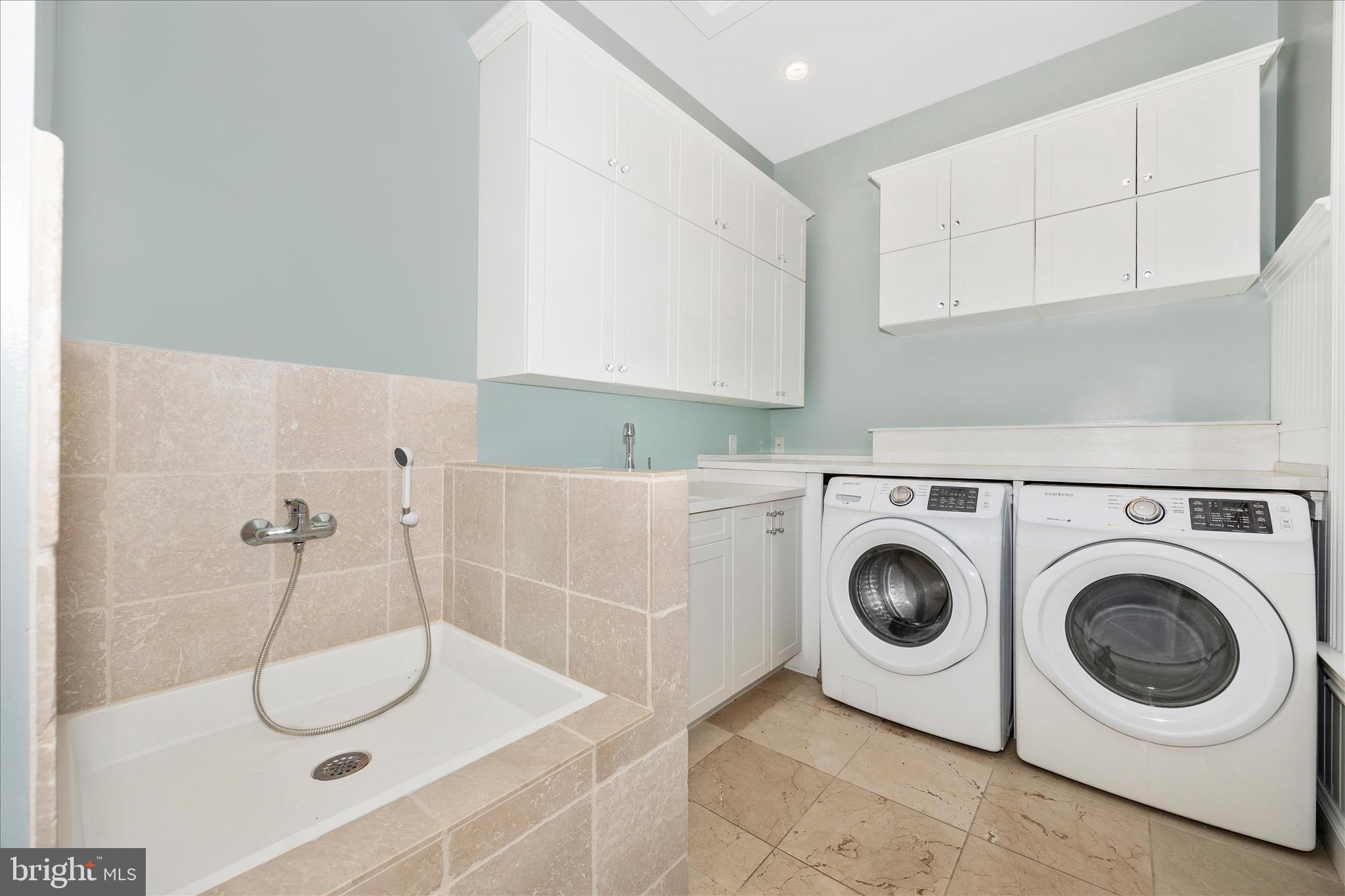 21612 Ripplemead Drive Gaithersburg, MD 20882 - Photo 35 of 129 Laundry Room w/ dog washing station