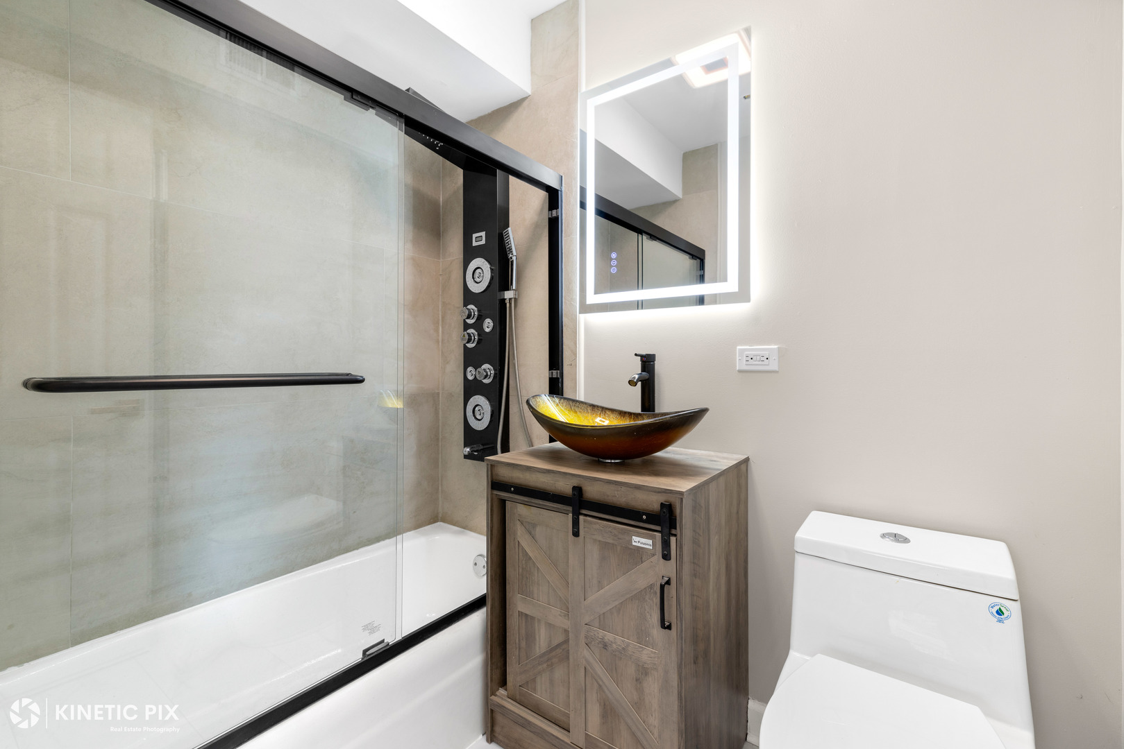 1412 West Broadview Avenue Crete, IL 60417 - Photo 14 of 28 a bathroom with a sink a toilet and bathtub
