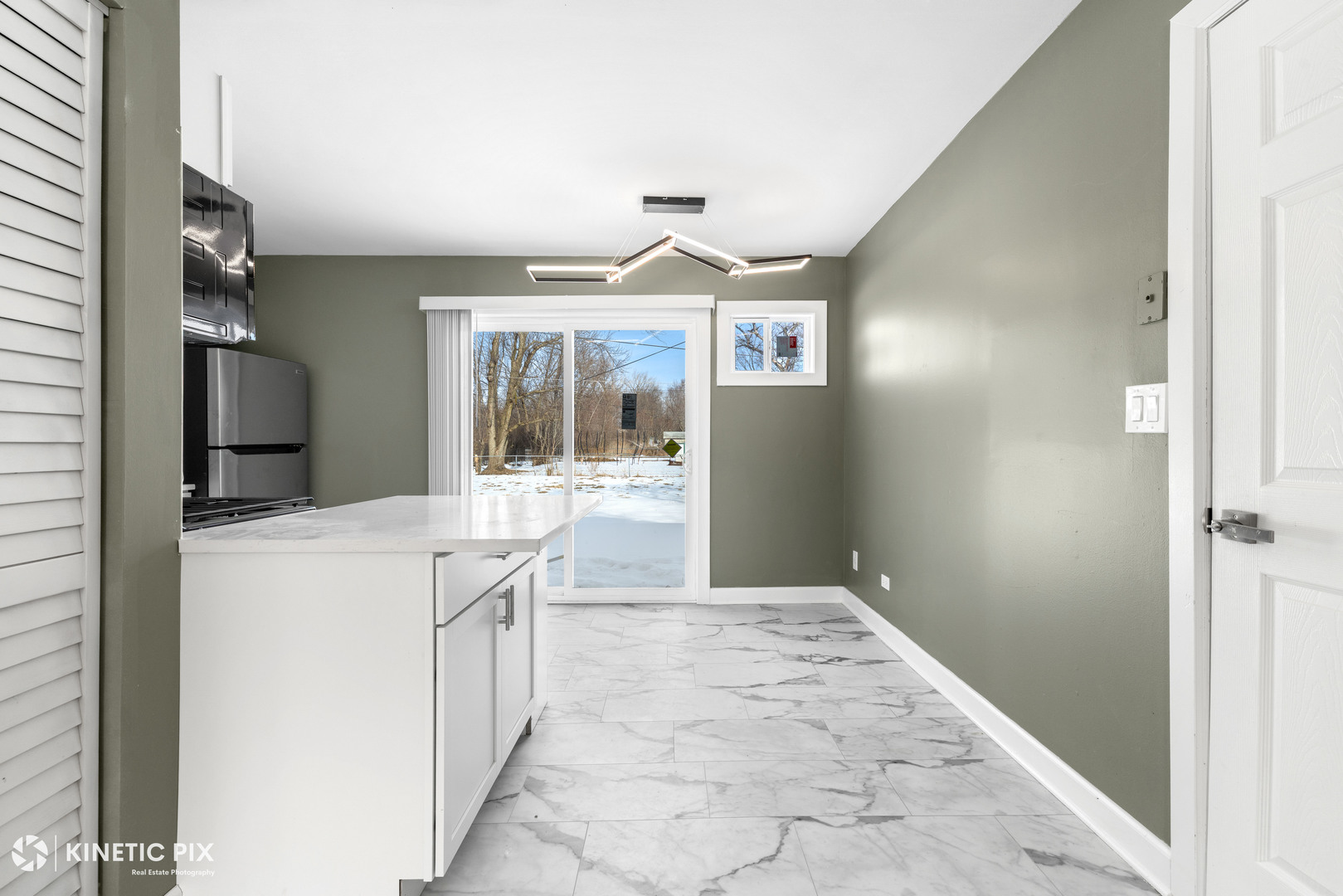 1412 West Broadview Avenue Crete, IL 60417 - Photo 7 of 28 a view of kitchen with furniture and refrigerator