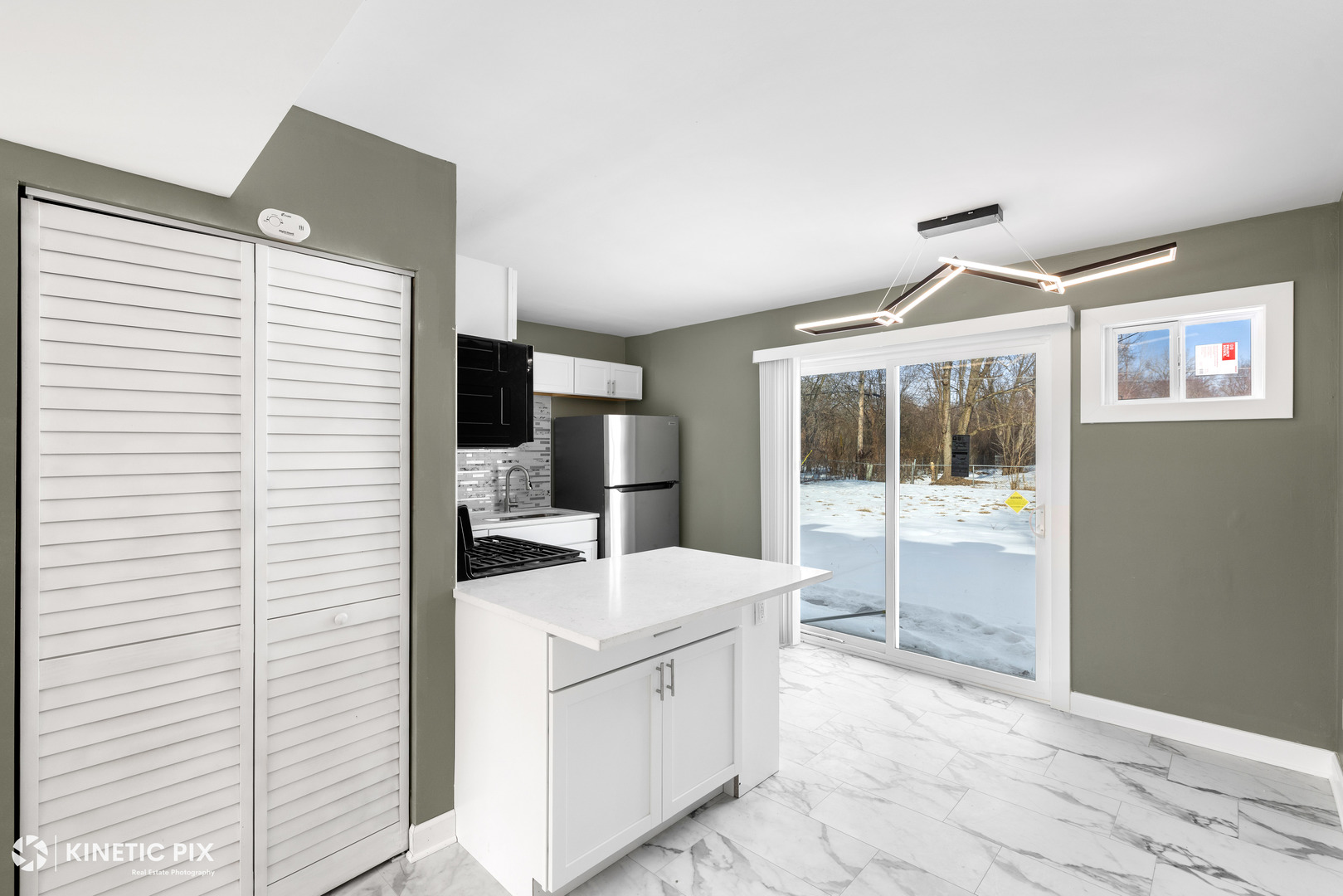 1412 West Broadview Avenue Crete, IL 60417 - Photo 8 of 28 a kitchen with a sink and cabinets