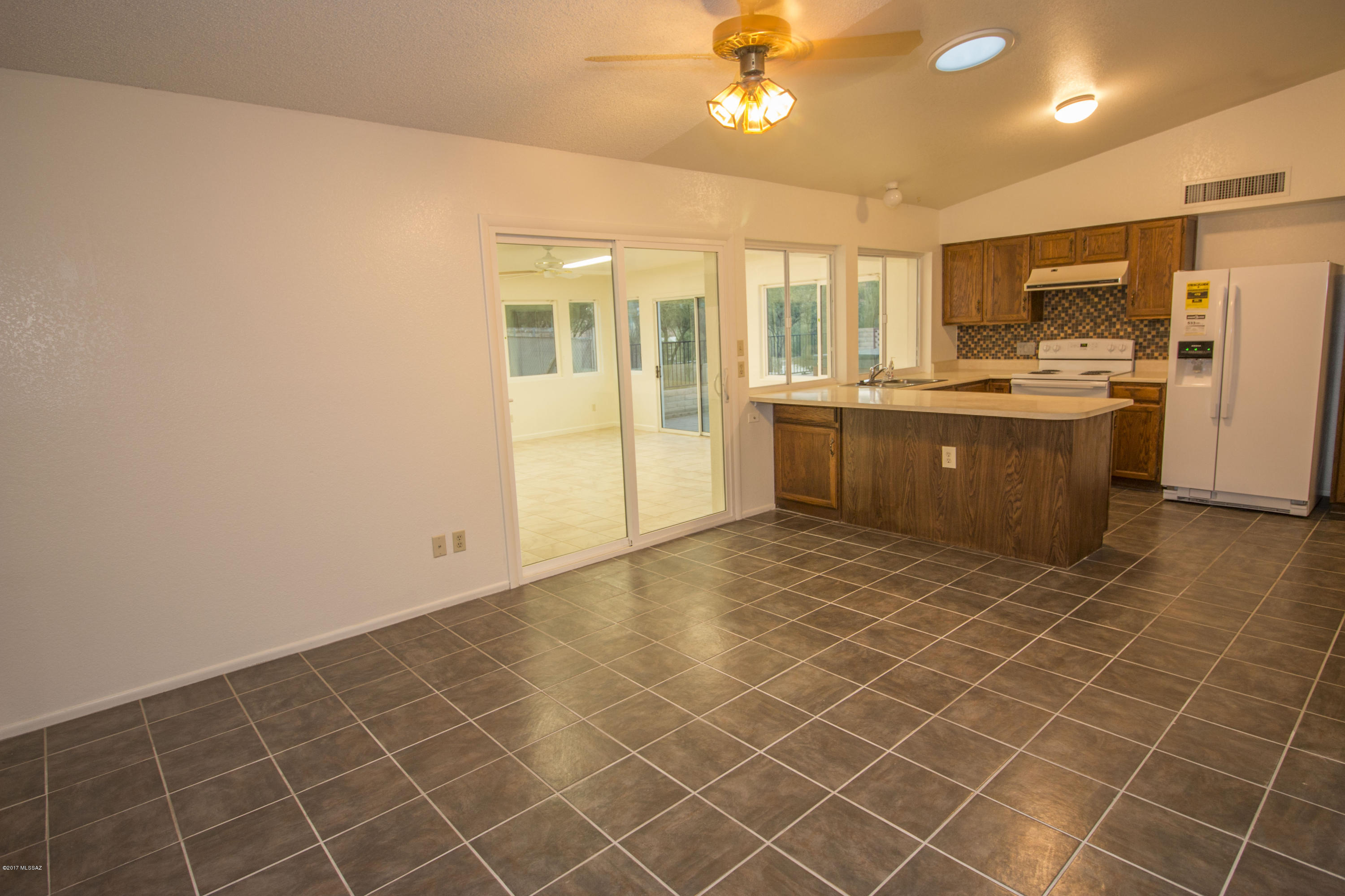 7335 East Wandering Road Tucson, AZ 85750 - Photo 6 of 18 Gallery Image 6