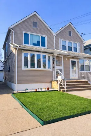 $799,999 | 247-18 89th Avenue | Bellerose