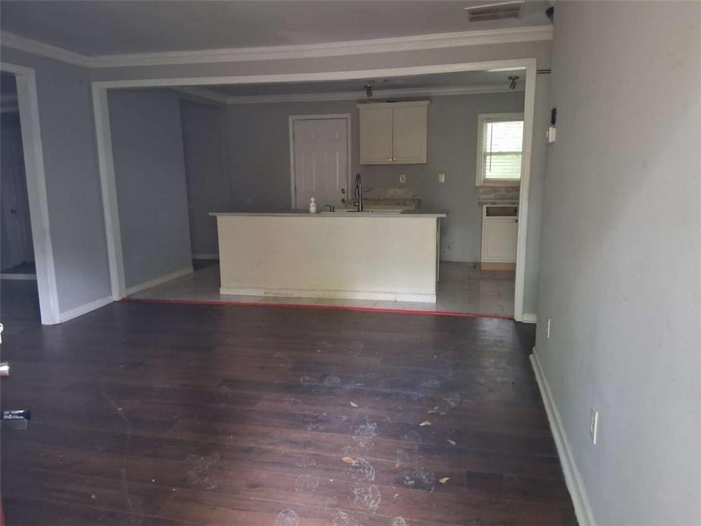 1032 Valley View Road Southeast Atlanta, GA 30315 - Photo 3 of 25