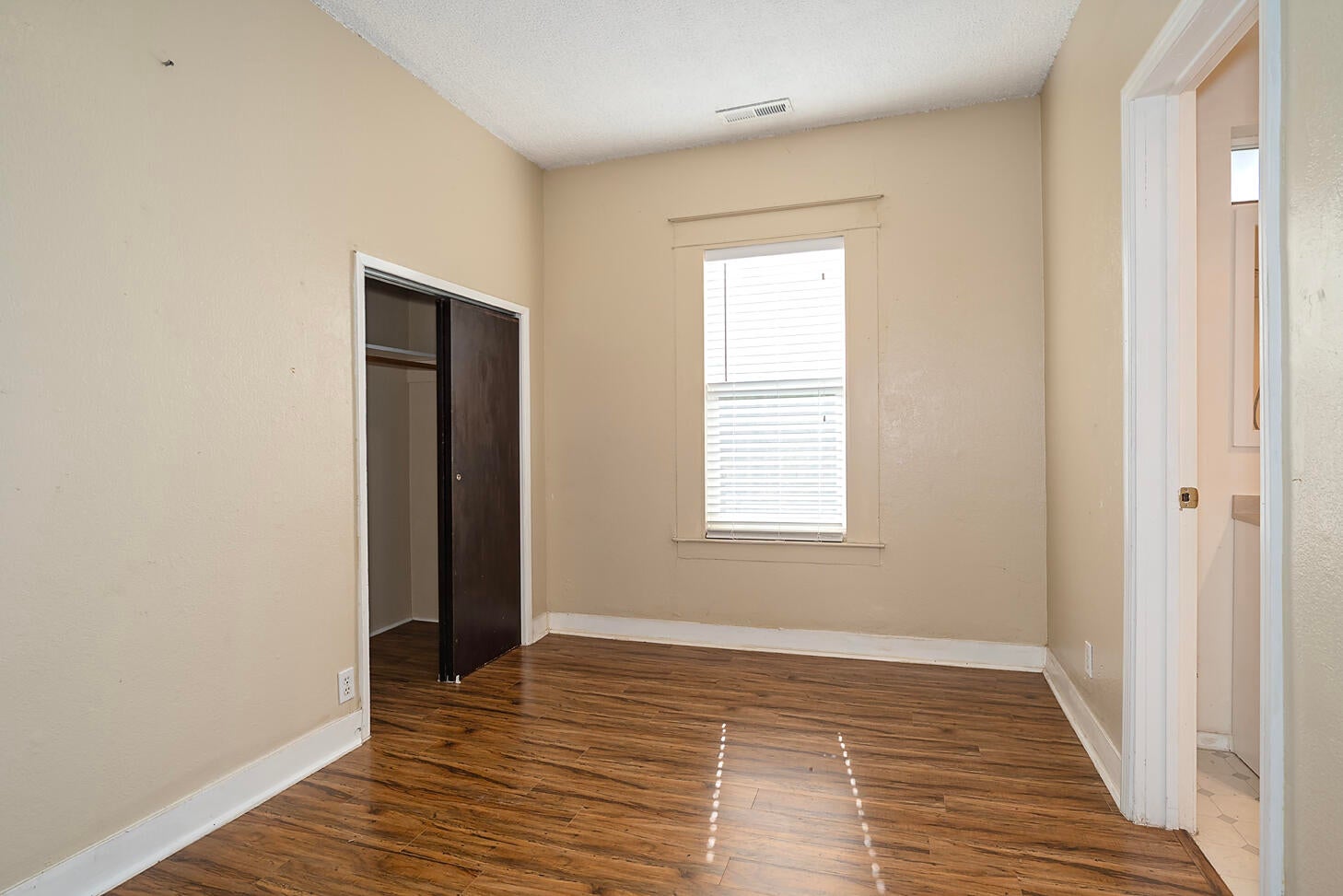 602 4th Street Phoenix, OR 97535 - Photo 11 of 19 W Fourth008