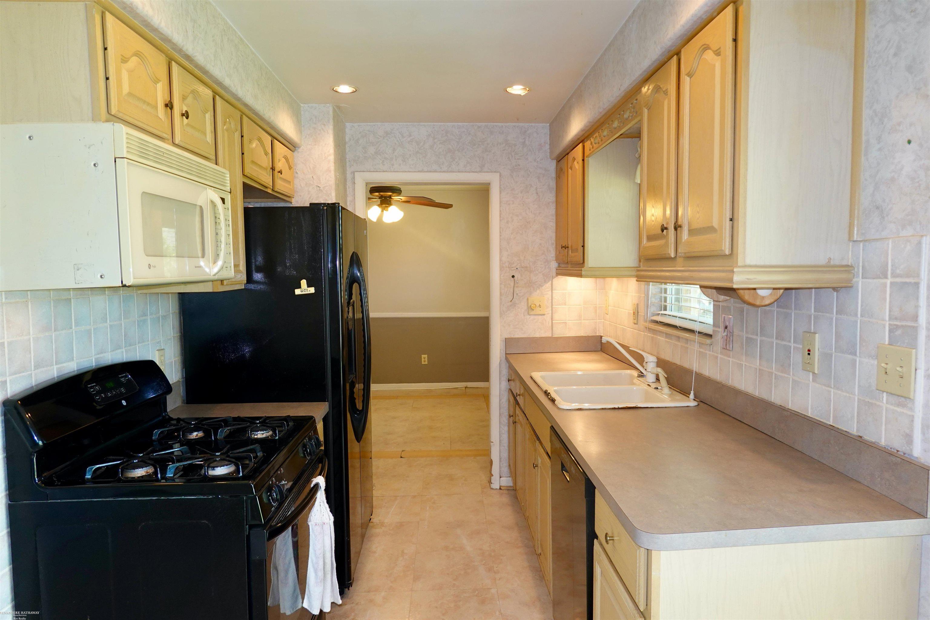 31047 Richert Street Fraser, MI 48026 - Photo 15 of 24 50173838-68dc2822-a9ba-4bc6-873f-5ba7375e446f.JPG