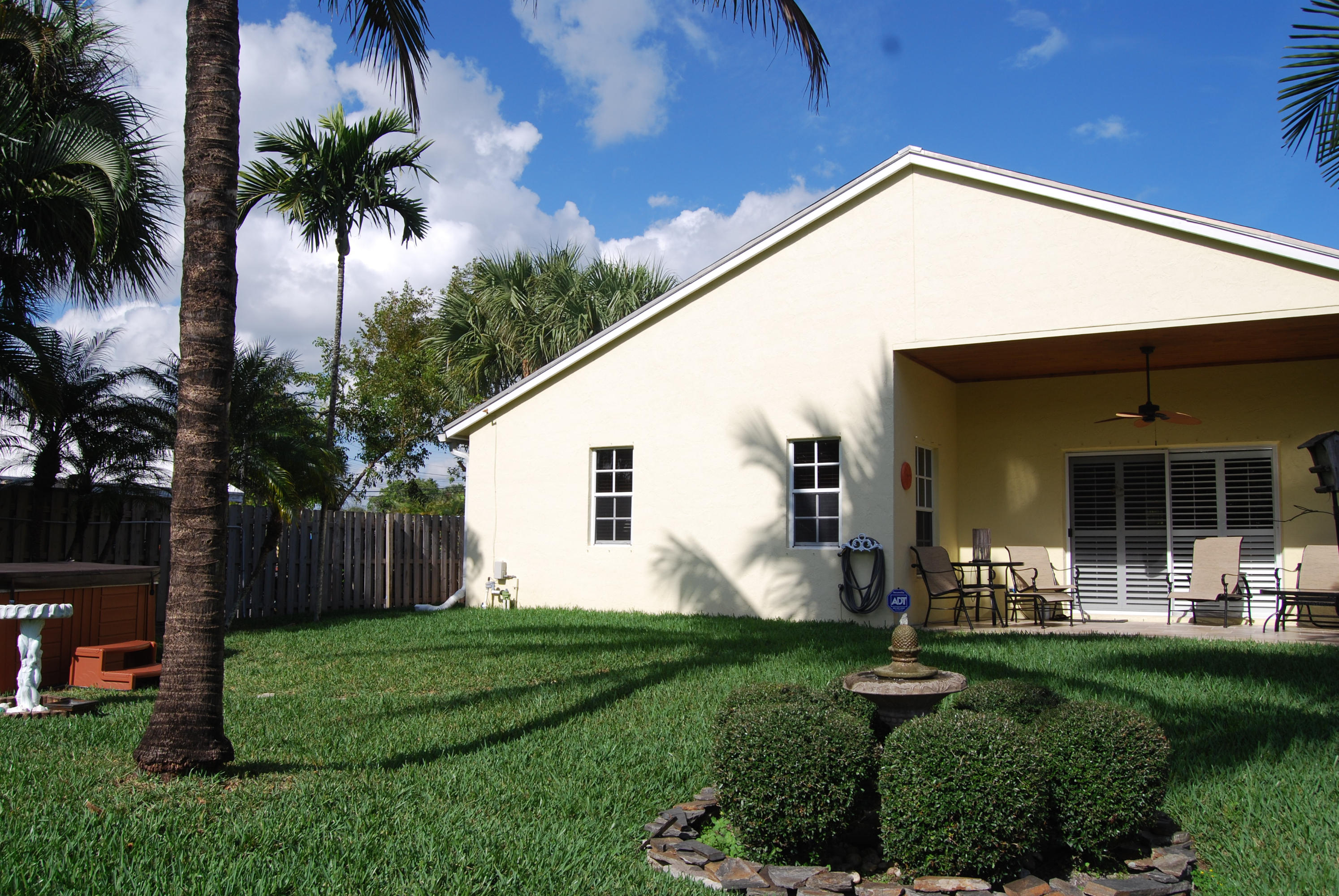 102 Old Jupiter Beach Road Jupiter, FL 33477 - Photo 16 of 18 Back Exterior