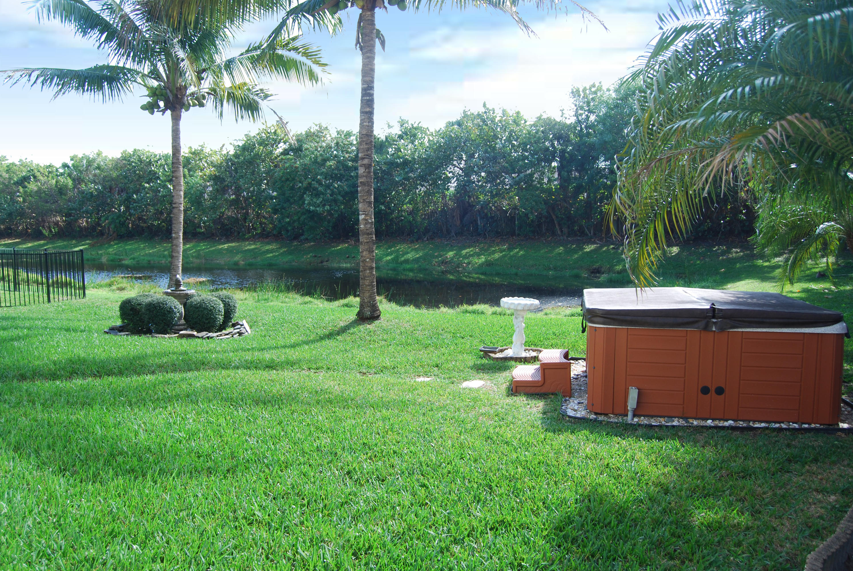 102 Old Jupiter Beach Road Jupiter, FL 33477 - Photo 17 of 18 Hot Tub