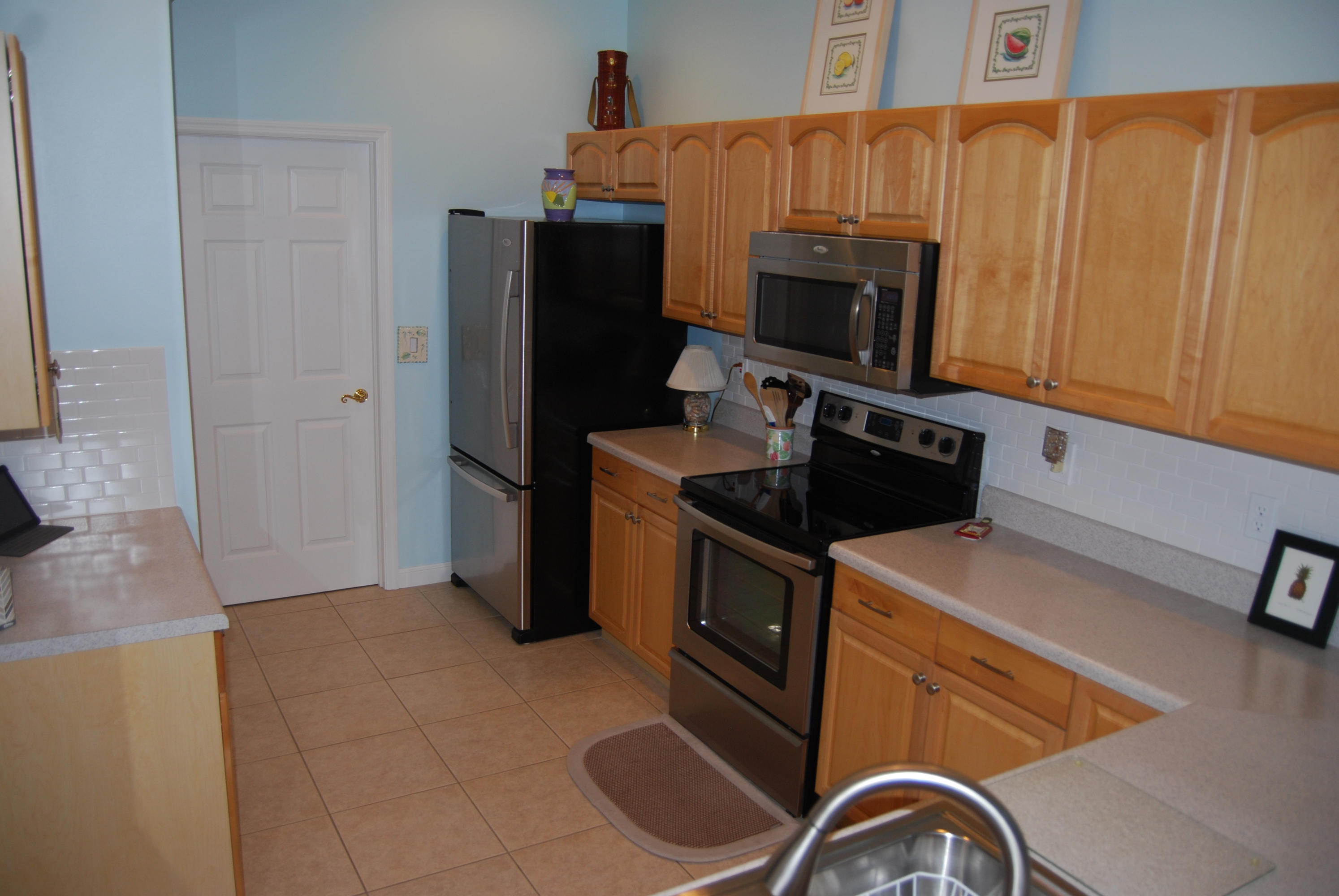 102 Old Jupiter Beach Road Jupiter, FL 33477 - Photo 3 of 18 Kitchen