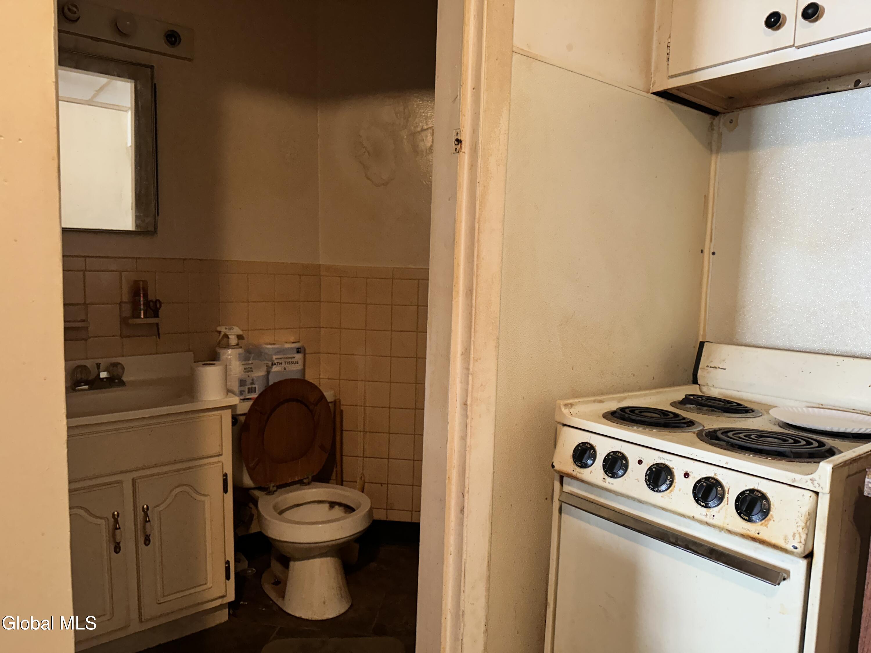 905 Mason Street Schenectady, NY 12308 - Photo 25 of 43 IMG_2187