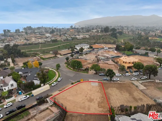 an aerial view of a house having yard