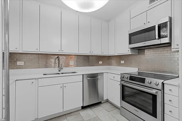 $4,900 | 100 East Bellevue Place, Unit 25C, Chicago, IL 60611