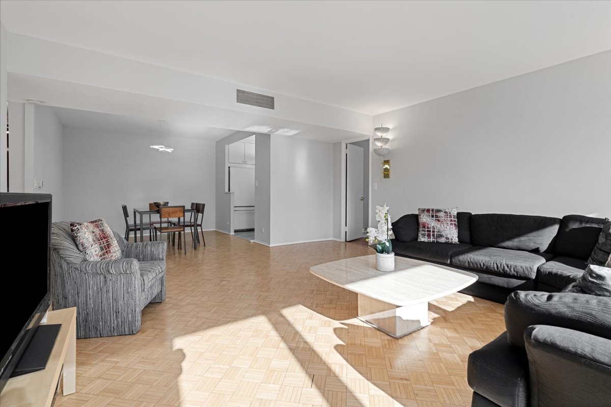 100 East Bellevue Place, Unit 25C Chicago, IL 60611 - Photo 7 of 24