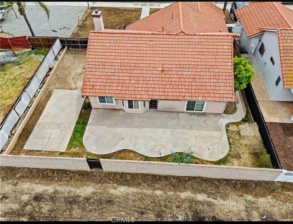 27126 Rio Vista Drive Menifee, CA 92586 - Photo 37 of 47 a view of a backyard with wooden fence