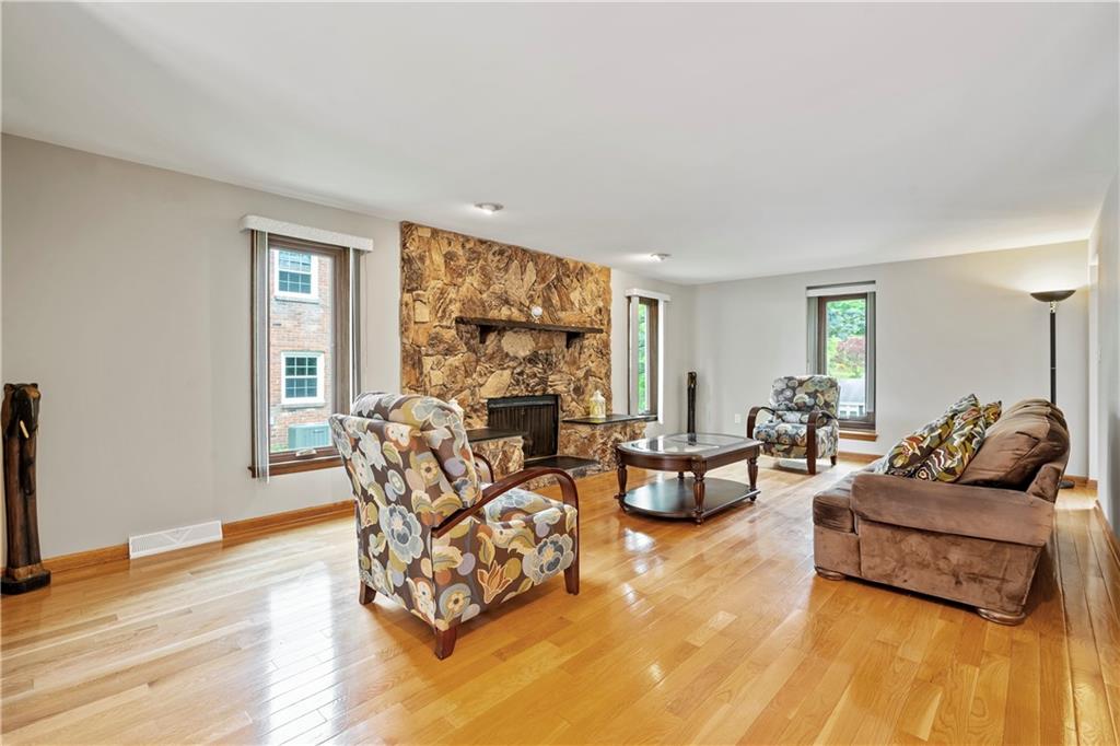 471 Manordale Road Pittsburgh, PA 15241 - Photo 5 of 37 Gallery Image 5