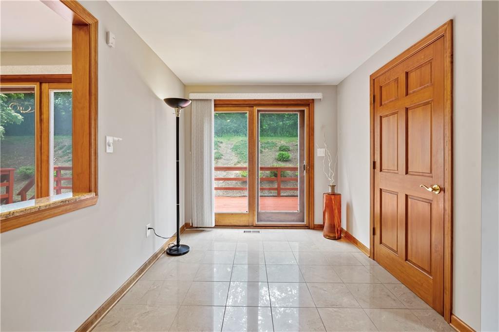 471 Manordale Road Pittsburgh, PA 15241 - Photo 9 of 37 Gallery Image 9