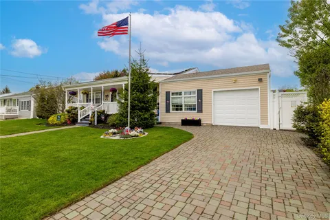 $749,988 | 851 Elmwood Road, West Babylon, NY 11704