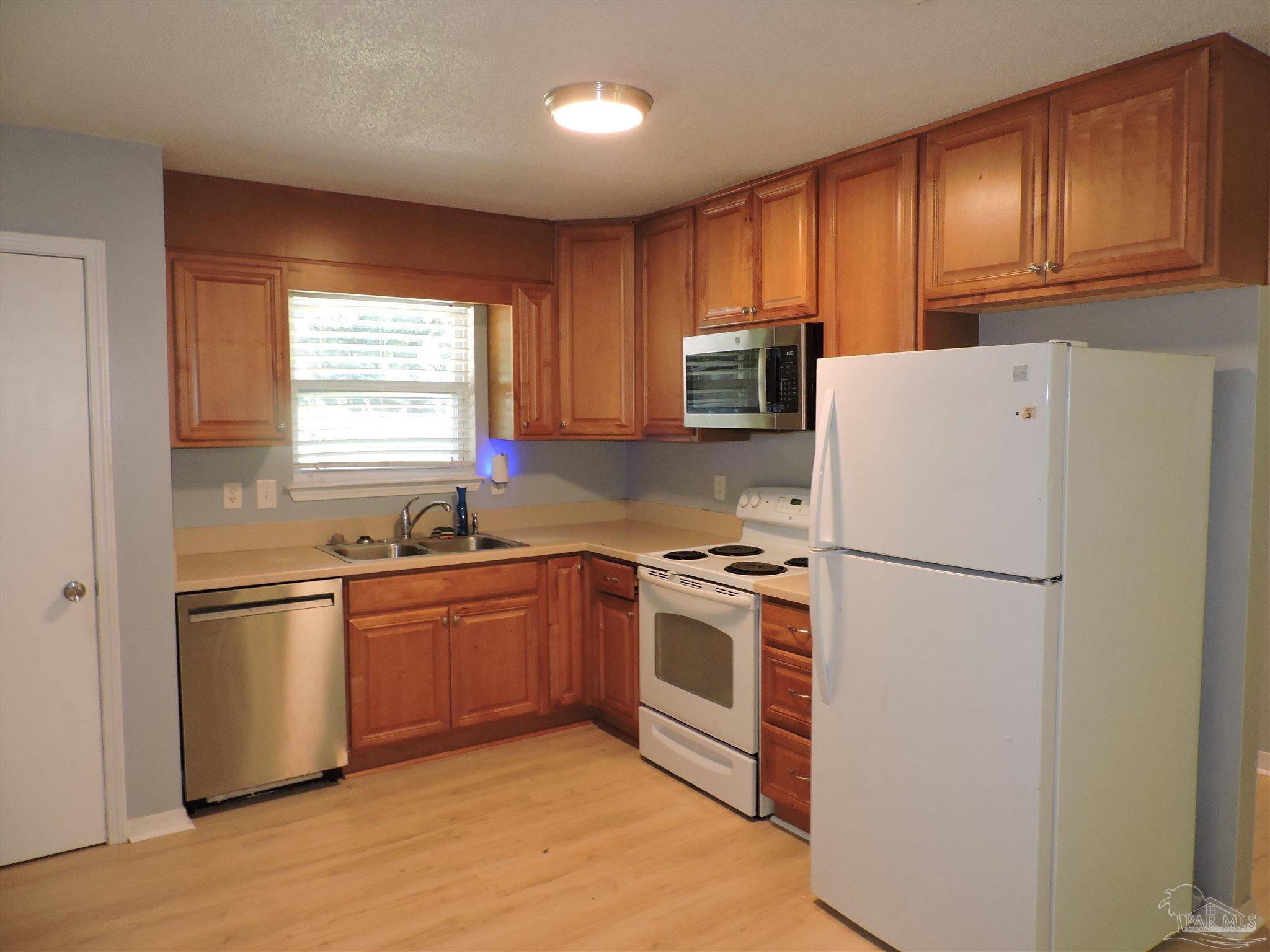 1495 Sinclair Street Milton, FL 32570 - Photo 6 of 20