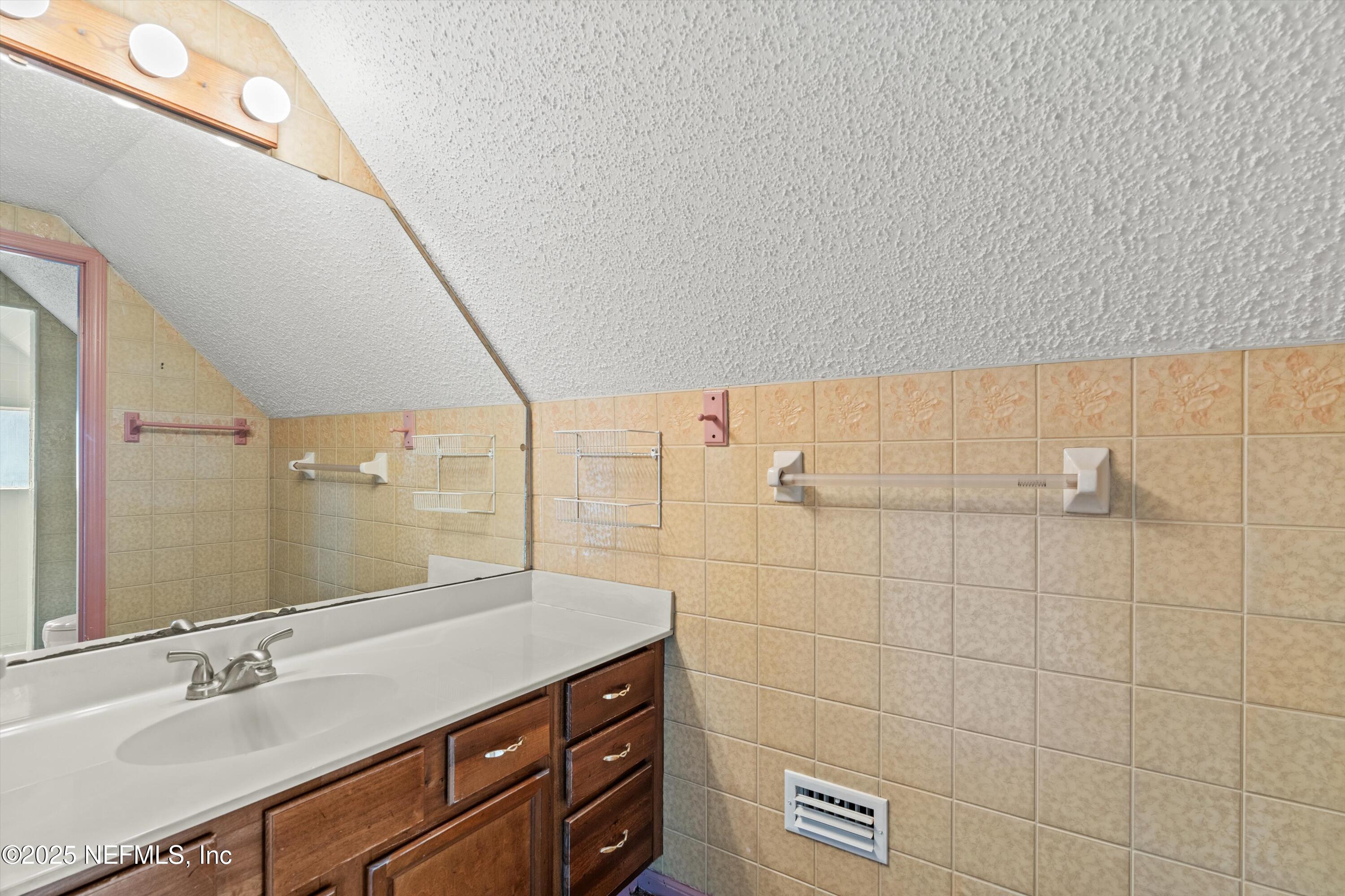 1083 Kings Road Neptune Beach, FL 32266 - Photo 14 of 22 Primary Bath