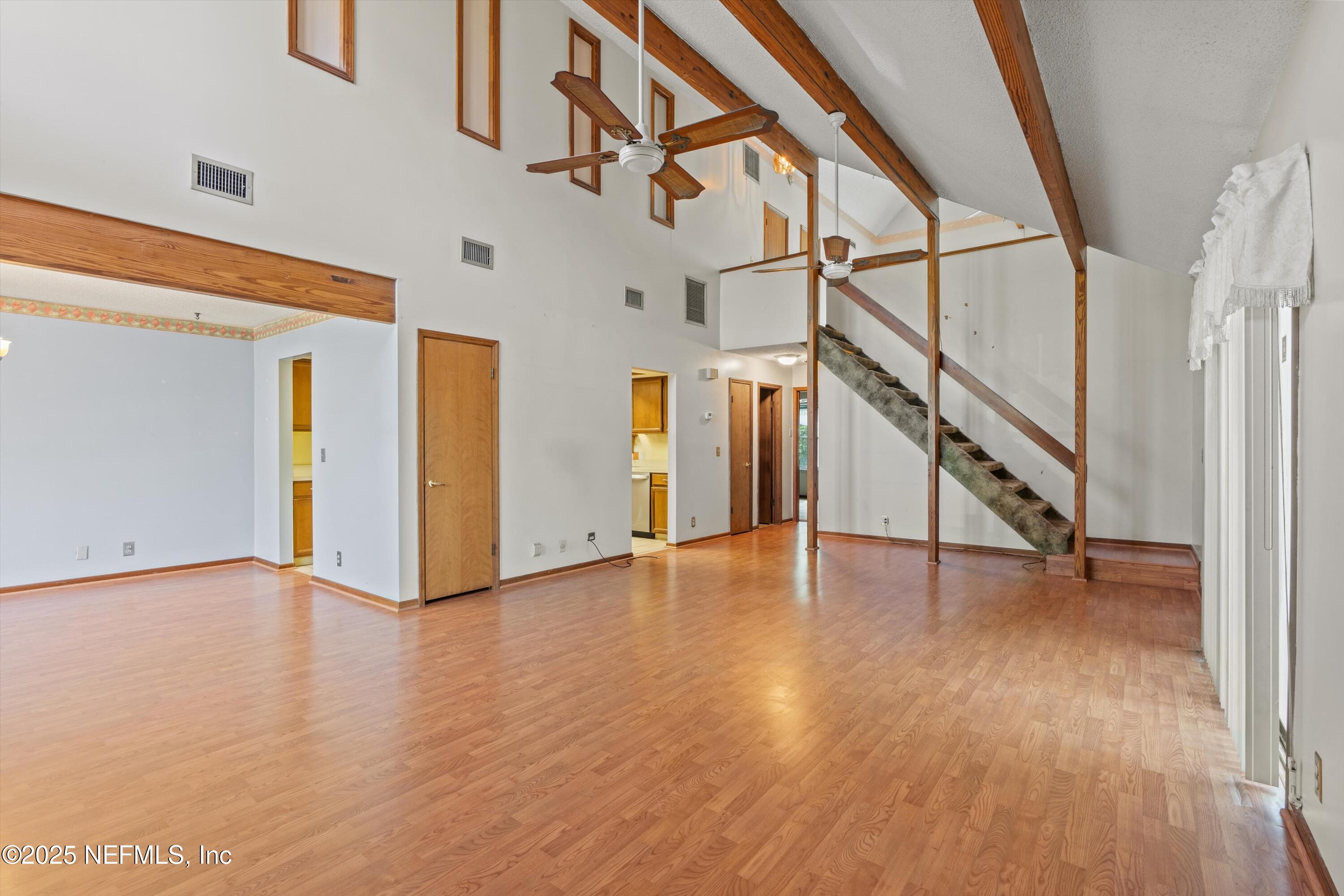 1083 Kings Road Neptune Beach, FL 32266 - Photo 4 of 22 Family room