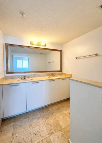 $4,090 | 1800 North Bayshore Drive, Unit 2903, Miami, FL 33132