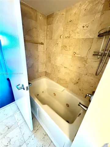 $4,090 | 1800 North Bayshore Drive, Unit 2903, Miami, FL 33132