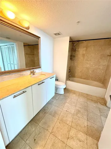 $4,090 | 1800 North Bayshore Drive, Unit 2903, Miami, FL 33132