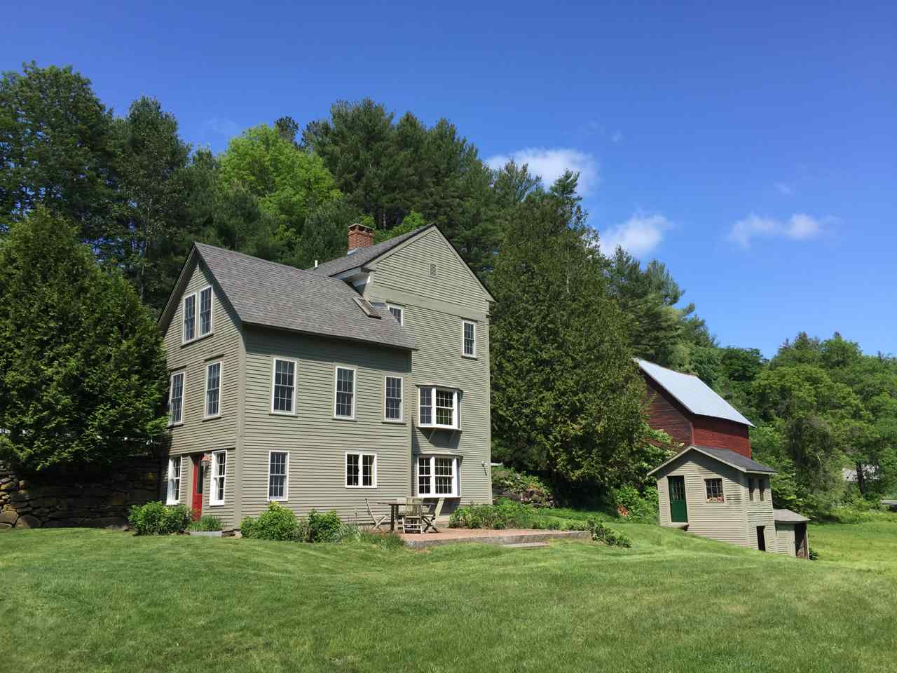 2033 South Road Woodstock, VT 05091 - Photo 2 of 18