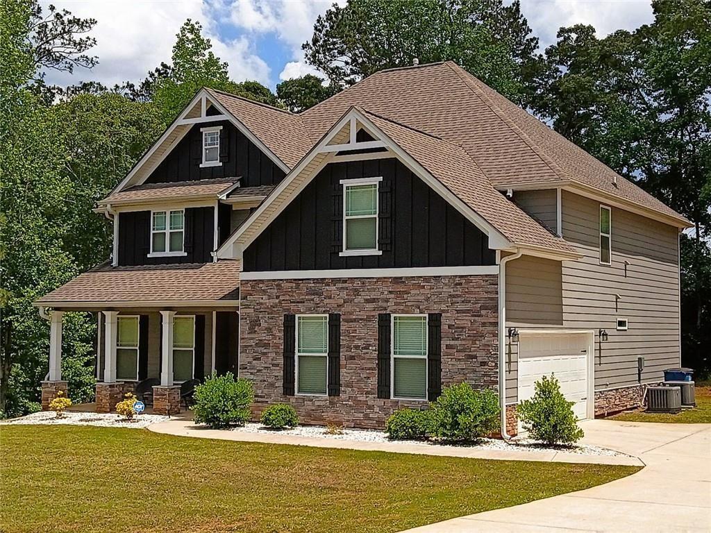 807 Ridgeview Court Hampton, GA 30228 - Photo 5 of 69 a front view of a house with yard and green space