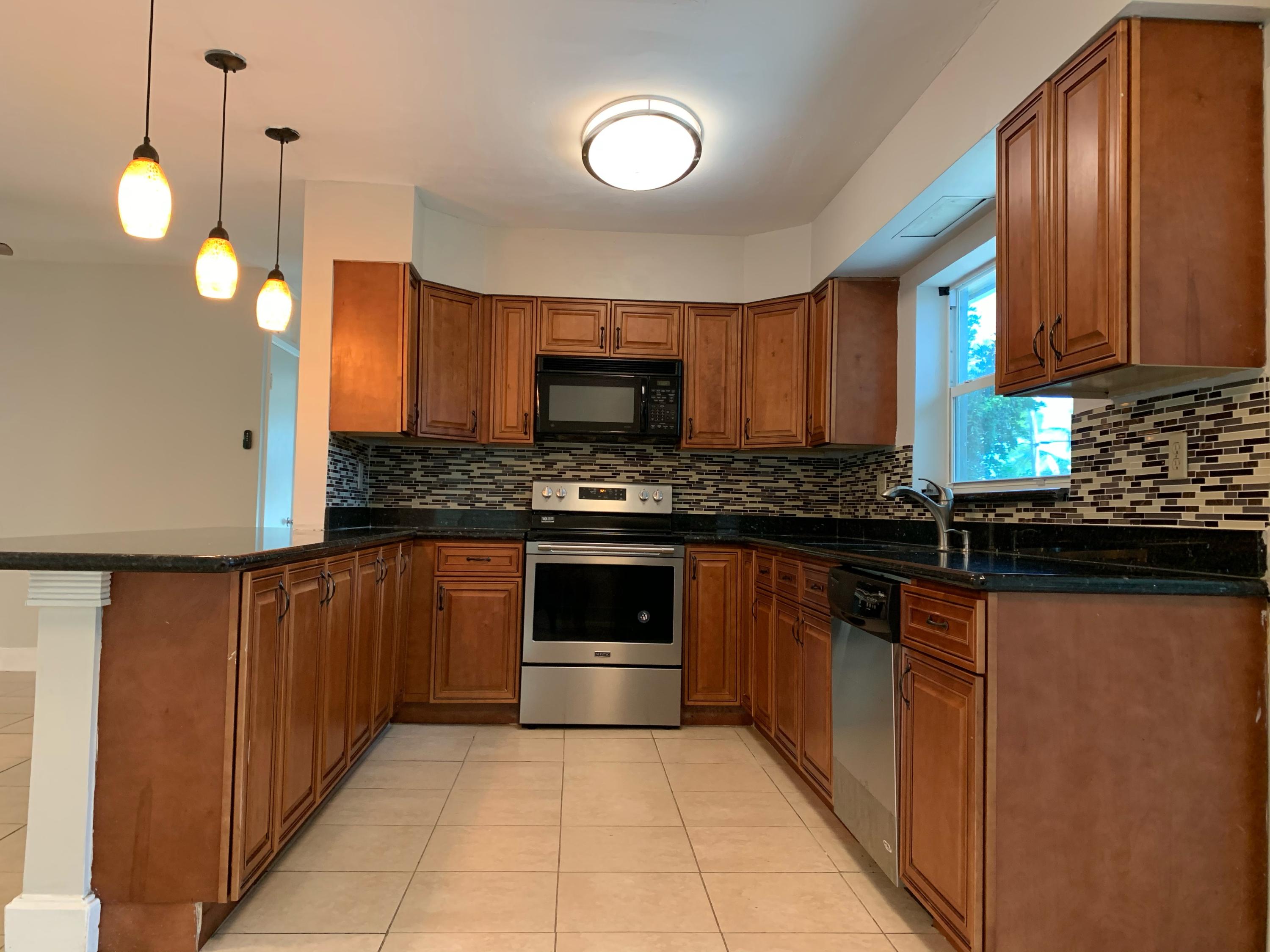 290 Northwest 7th Street Boca Raton, FL 33432 - Photo 4 of 10 kitchen