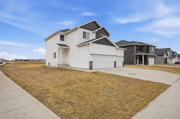 $419,000 | 6683 28th Street South, Fargo, ND 58104