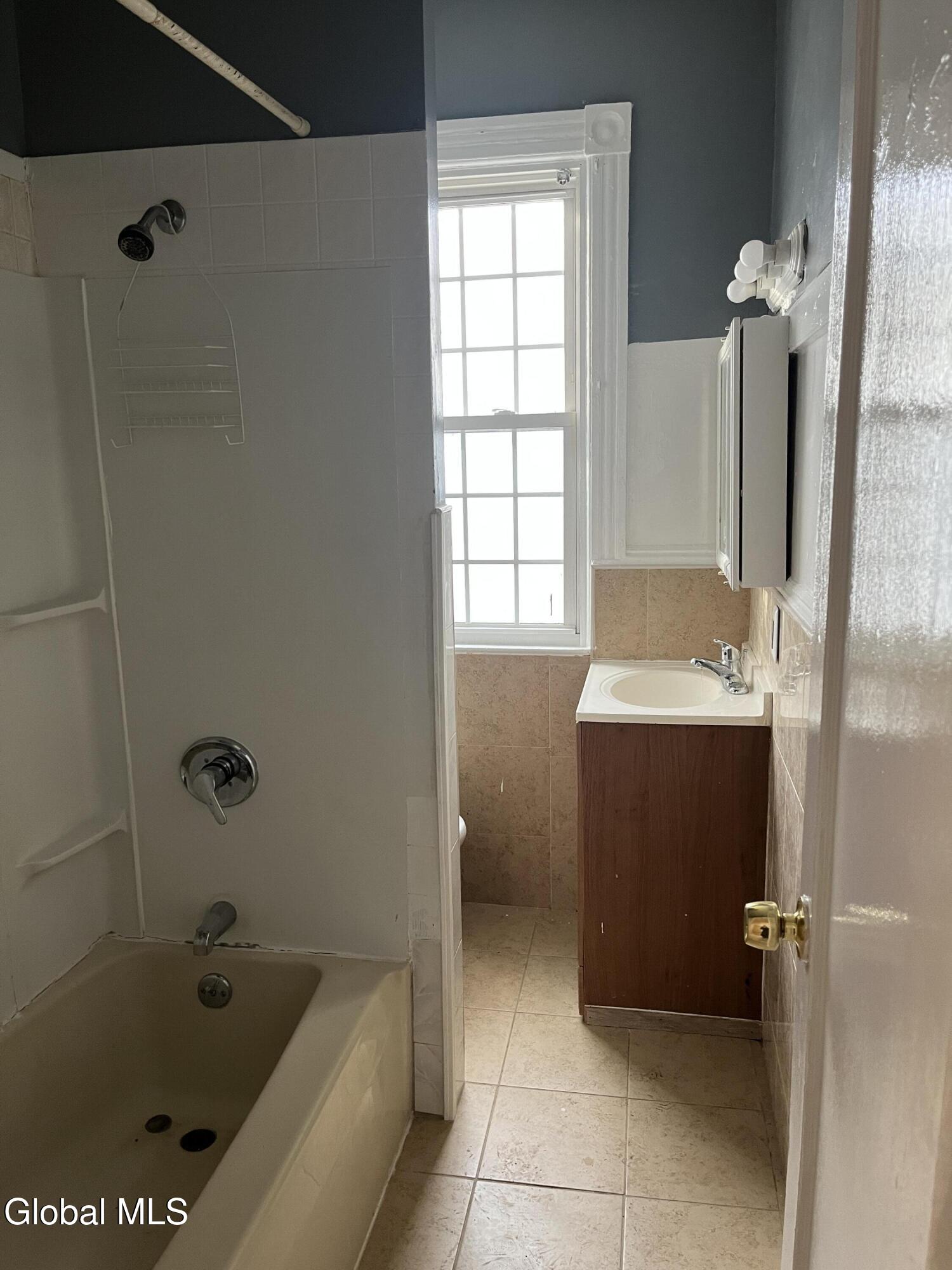 748 Eastern Avenue Schenectady, NY 12308 - Photo 13 of 34 IMG_0407