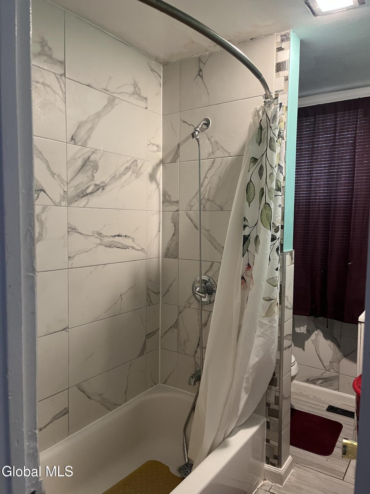 748 Eastern Avenue Schenectady, NY 12308 - Photo 23 of 34 IMG_9097