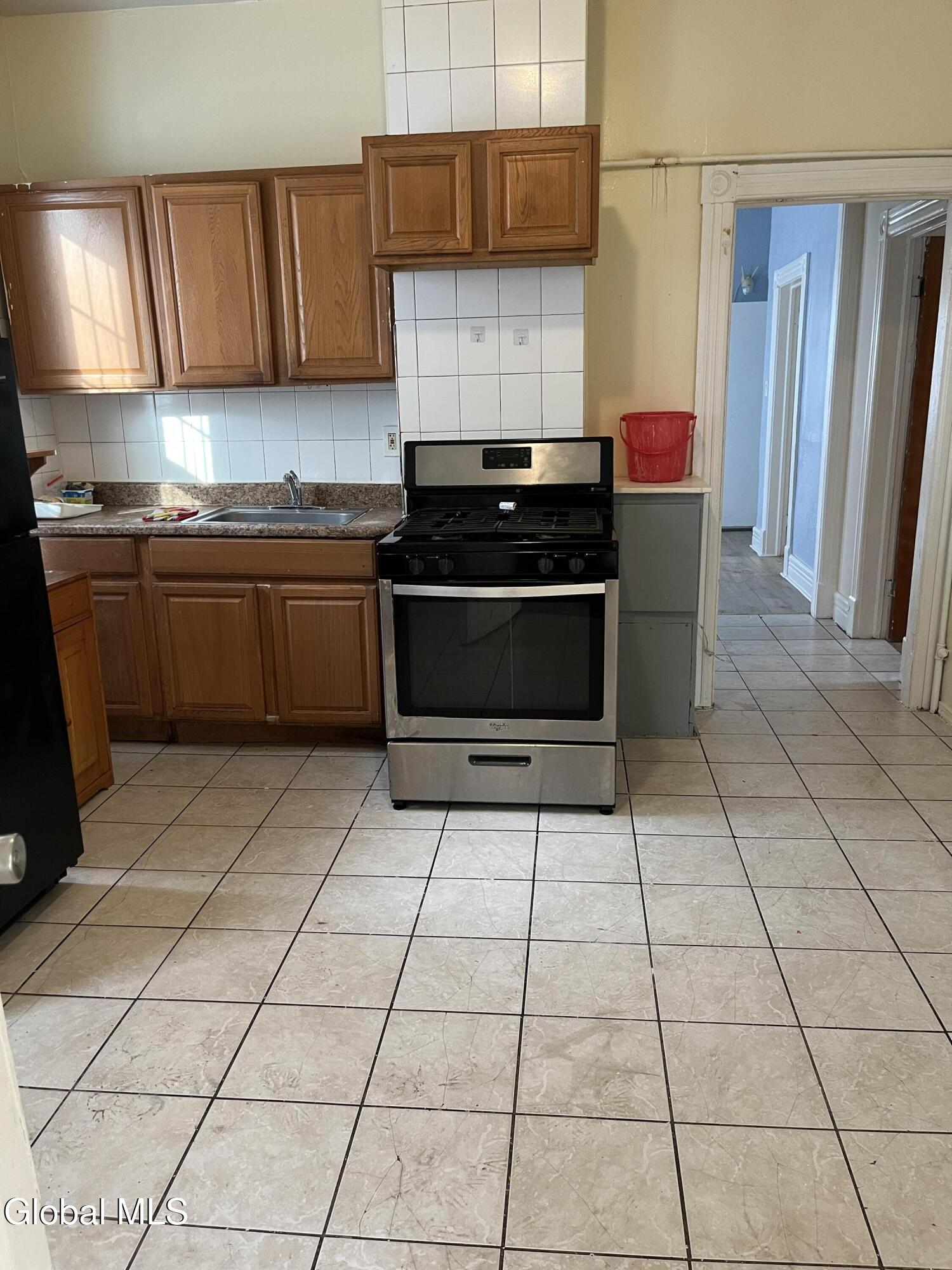 748 Eastern Avenue Schenectady, NY 12308 - Photo 8 of 34 IMG_0413